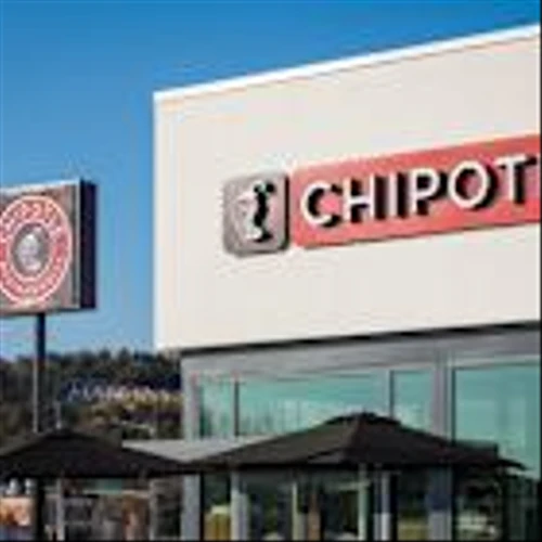 BIG MILESTONE IN THE "LITTLE APPLE:" CHIPOTLE OPENS ITS 4,000TH RESTAURANT, LOCATED IN MANHATTAN, KANSAS
