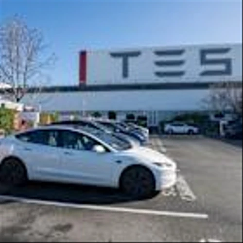 Elon Musk Says Driverless Tesla Robotaxi Drove Him Around Austin With No Safety Monitor