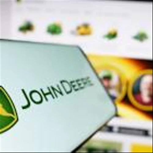 How To Earn $500 A Month From Deere Stock Ahead Of Q3 Earnings