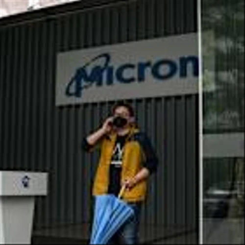 Micron Stock Is Riding the AI Wave. A Rival’s Sales Surge Is Good News.