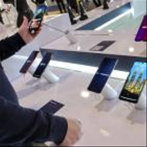 Remember Motorola? Its Chinese owner wants it to be the world’s third-largest mobile brand by 2027
