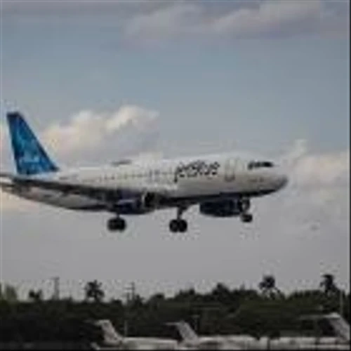 JetBlue Weighs Deeper Cost Cuts as Sales Outlook Falls Short