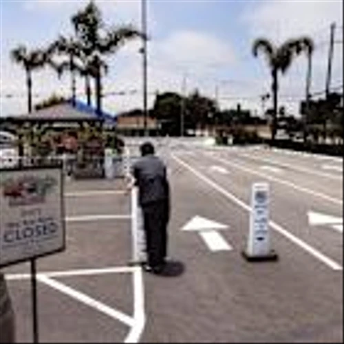 ICE Raids Derail Los Angeles Economy as Workers Go Missing