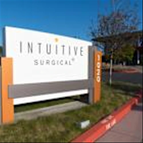 Can ISRG Maintain Robotics Edge Amid Rising Rivalry & Budget Strain?