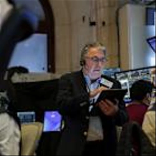 Investors Are Flocking to the Stock Market’s Discount Rack