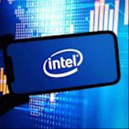 Intel’s Chip Strategy Shifts Again: Time to Buy the Dip?