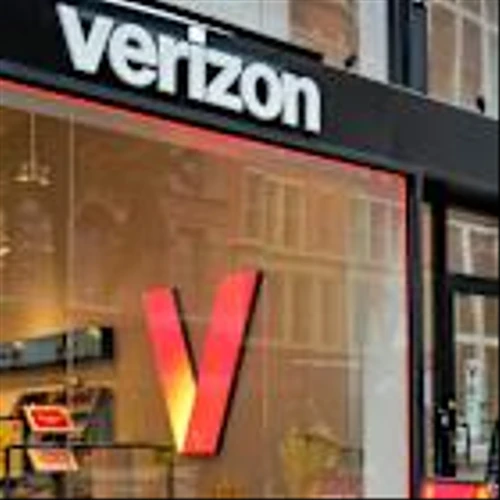 Verizon’s Postpaid Phone Losses Continue, Full-Year Forecast Improves
