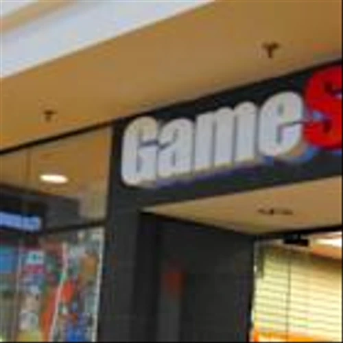 Should Investors Reassess GameStop After Share Price Jumps 10% This Week?