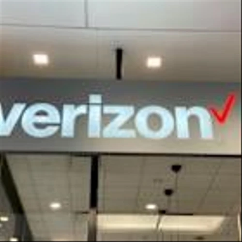 Verizon CEO says SpaceX's $17 billion 5G deal will be 'complementary' to business