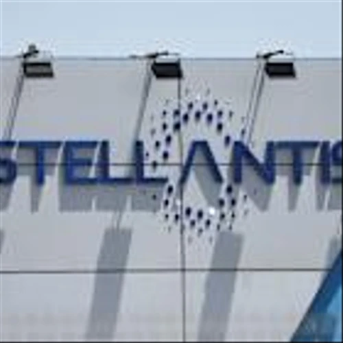 More than 500 jobs at risk in Italy as Stellantis changes oil supplier, union says