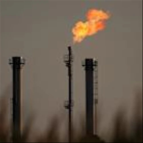 Oil Retreats as IEA Says Trade War Poses Risks to Global Demand