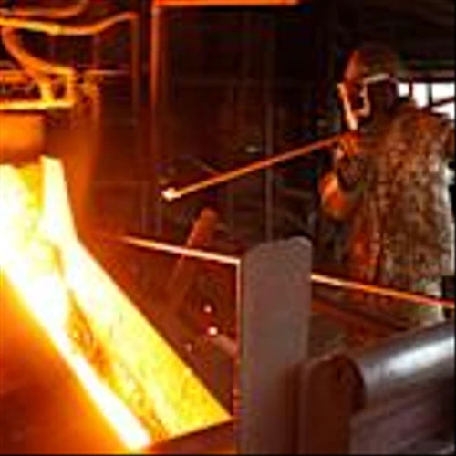 Gold Rises on Bets of Fed Interest Rate Cuts; Platinum Surges
