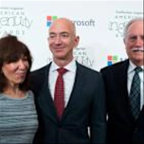 Jeff Bezos’ Billionaire Dad Is Hiring a CEO to Run His Family Office