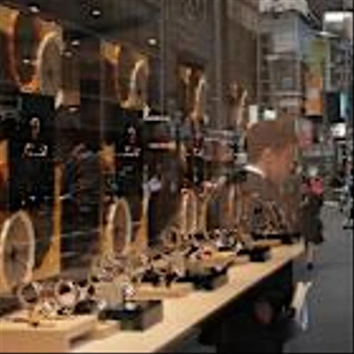 Fossil to Close Stores, Cut Jobs in Effort to Trim Costs