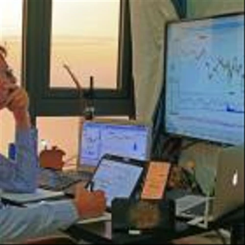 15 Cash-Rich Penny Stocks Hedge Funds Are Buying