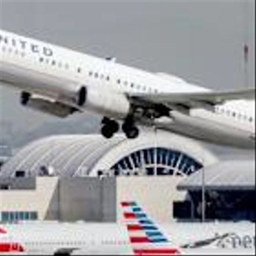 Airline Stocks Face Turbulence. Why a Holiday Travel Boost Is Vital to Save 2025 Gains.