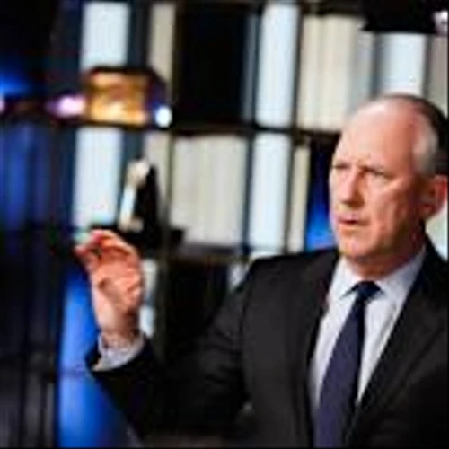 AIG Stock Sinks on CEO’s Surprise Plan to Step Down