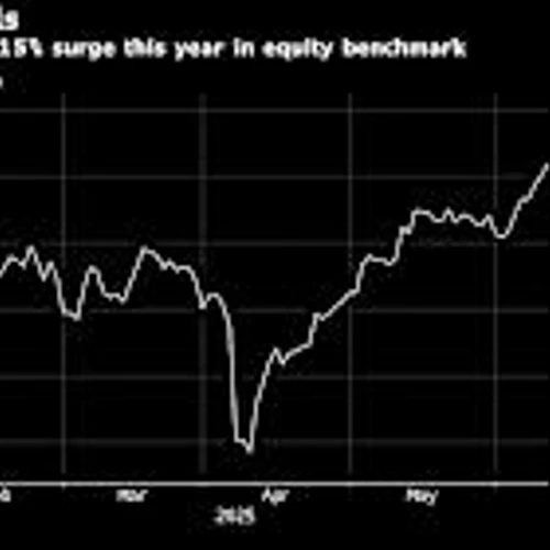 Investors Flock to Dollar as Trump Unveils US Tariff Plans