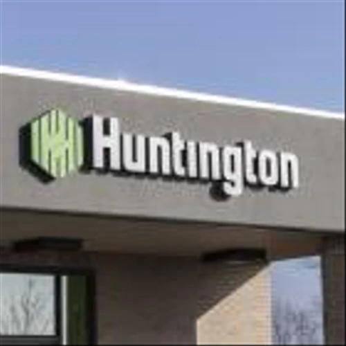 Is Huntington Stock Worth Buying on 10.6% Gain in 6 Months?