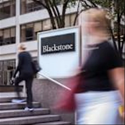 Private-Credit BDC Market Offers a Choice: Cheap Public Funds or Richer Private Ones