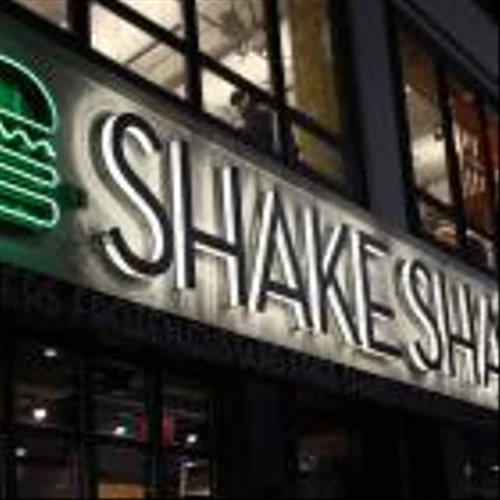 Shake Shack Set for Positive Adjusted EBITDA Revisions Through 2026, Oppenheimer Says