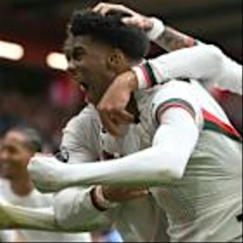 Chelsea sink Forest to ramp up pressure on winless Postecoglou