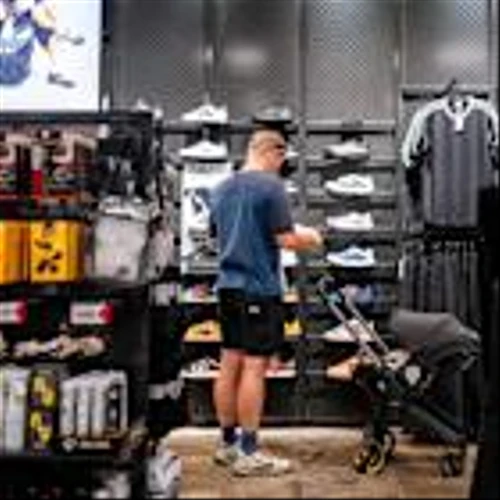 Retail Sales Rise Again in August, Bucking Economic Slowdown