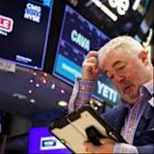 Tech Slide Weighs on Nasdaq; Oil Prices Gain