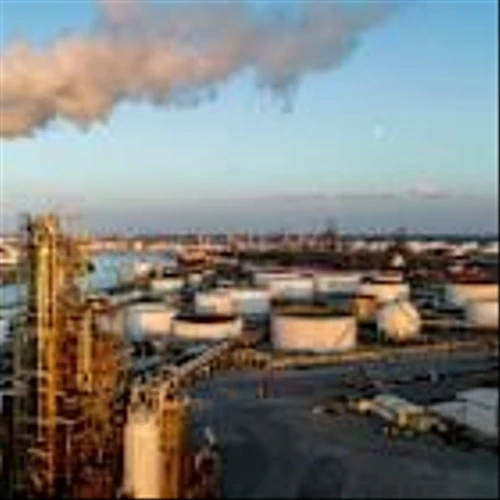 Consumers Feel Pinch at Pump as Russia Drives Oil Refining Boom