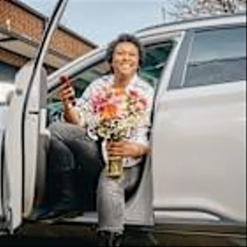 Bouqs picks Roadie for same-day flower delivery