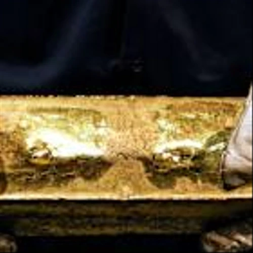 Gold Price Jumps, Dollar Falls as Investors Assess Peace Chances. Here’s Why.