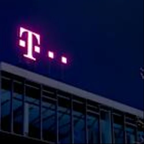 T-Mobile US (TMUS) Expands 5G and Fiber Network, Announces Dividend for 2025