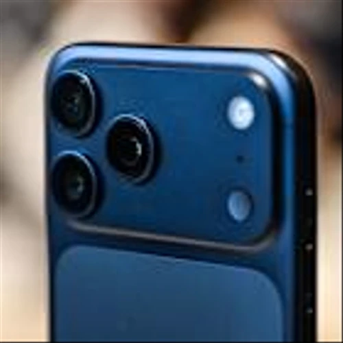 How to Fight AI? The ‘Rolex Effect’ Could Lift Apple and Other Consumer Brands.