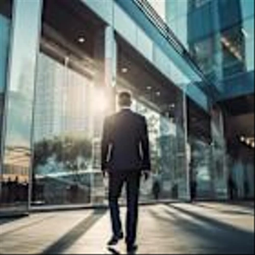 UBS Group Retains Outperform Rating at RBC Despite TBTF Regulatory Concerns