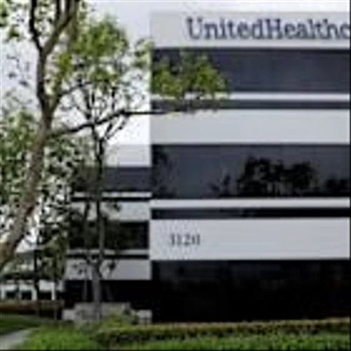 UnitedHealth to offer rebates to its Obamacare customers