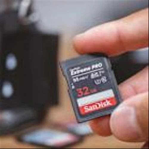Sandisk Stock Jumps After Analyst Doubles Price Target. Data Storage Stocks Are Getting AI Boost.