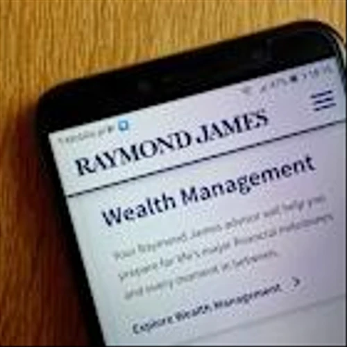 Do Wall Street Analysts Like Raymond James Financial Stock?