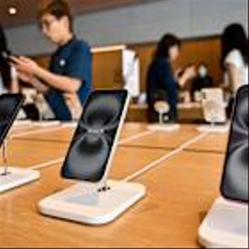 Oil falls, China tensions weigh on Apple, Disney: Market Minute