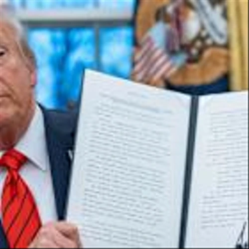 Law Firm in Trump’s Crosshairs Fired by White-Collar Client