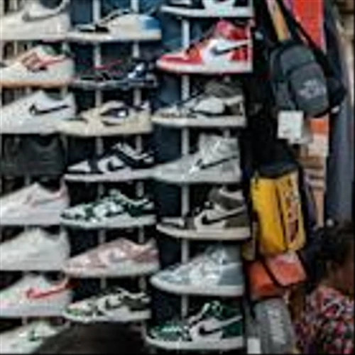 Vietnam Trade Envoy Meets Nike, Walmart in US Tariff Deal Push