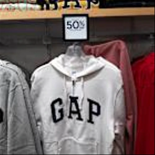 Gap Stock Falls After Retailer Forecasts Flat Sales, Outlines Tariff Costs