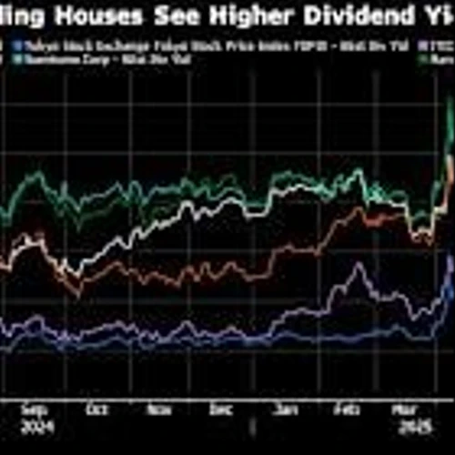 Buffett Inspires Retail Investors to Bet on Japan Trading Houses