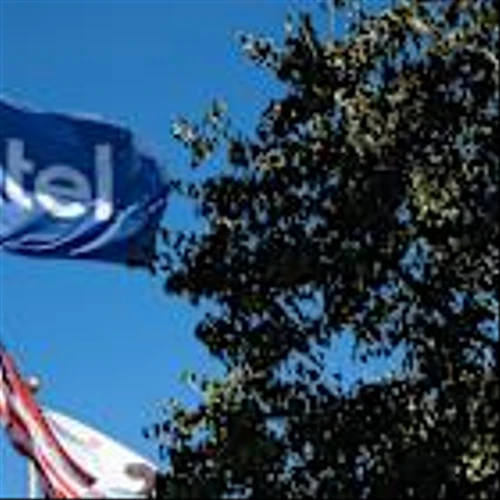 The Intel Turnaround No One Saw Coming: Sold-Out Server CPUs and Apple Knocking at the Door