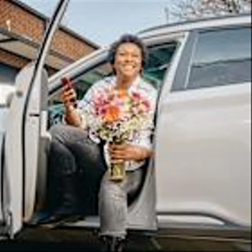 Bouqs picks Roadie for same-day flower delivery