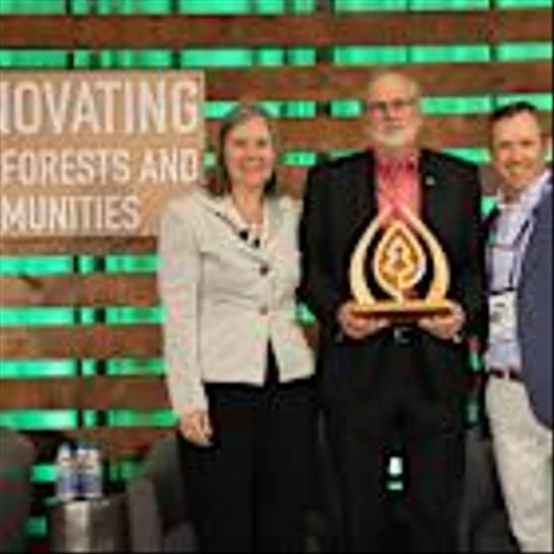 Jimmy Bullock Receives the Dr. Sharon Haines Memorial Award for Innovation and Leadership in Sustainability