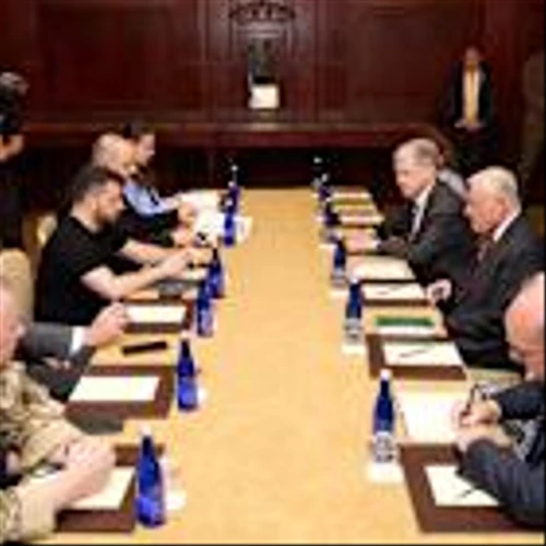 Zelensky Urges Security Guarantees in Meeting With Kellogg