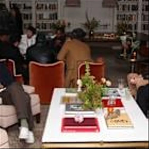 Private Club to the Stars Tests Its Appeal by Pursuing New Investors