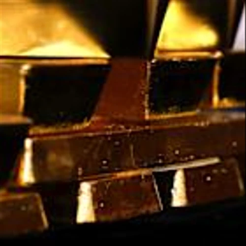 Gold Gains as Weaker Economic Data Boosts Fed Rate Cut Bets