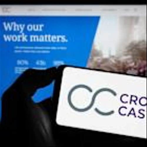 How Is Crown Castle’s Stock Performance Compared to Other Real Estate Stocks?