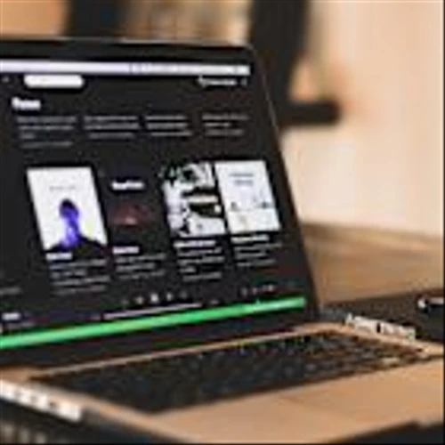 Guggenheim Maintains Bullish Stance on Spotify (SPOT), Predicts Outperformance by 2026